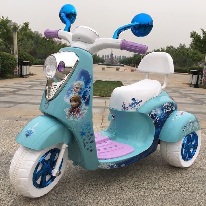 Thanh lý xe máy điện trẻ em Elsa xanh do trưng bày nên bị bụi và xước ít
