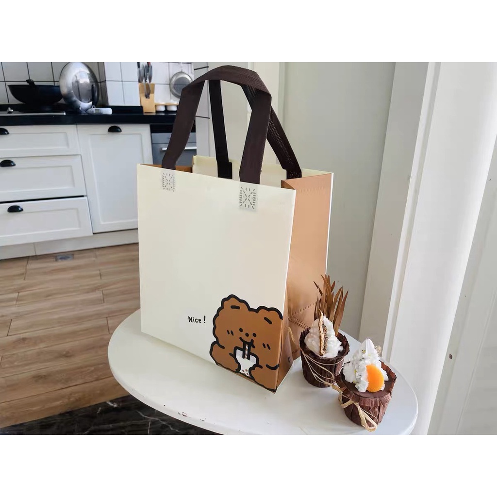 Túi tote, túi vải không dệt in hình chú gấu dễ thương dùng làm quà tặng Nhà của Gió