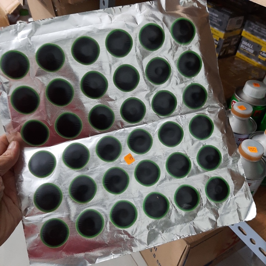 Vĩ 36 miếng vá lốp Maruni viền xanh 34mm Gut-A0