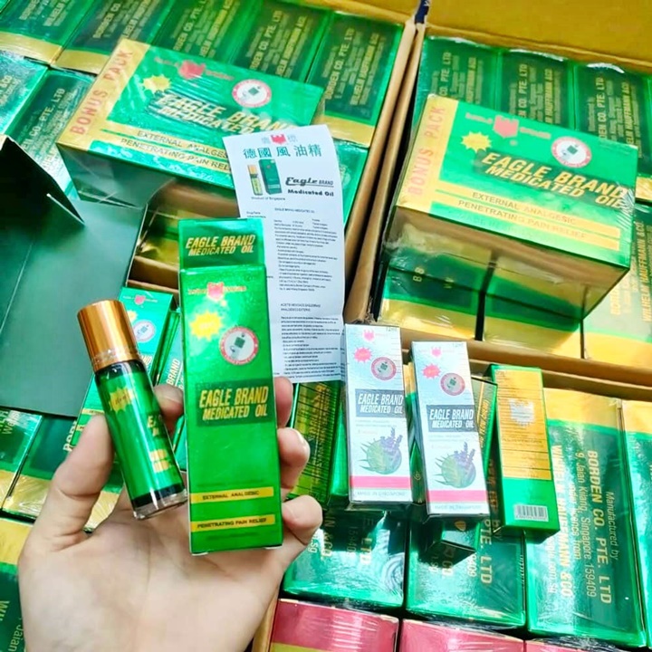 Dầu gió xanh con ó dạng lăn Eagle Brand Medicated Oil 10ml của Singapore – BT796