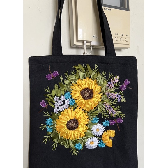 Túi tote thêu ruy băng hoa hướng dương(hình shop chụp)