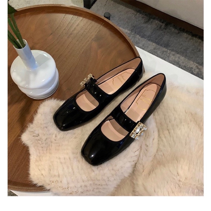 Giày bệt quai ngang khía đá mũi vuông da bóng êm chân