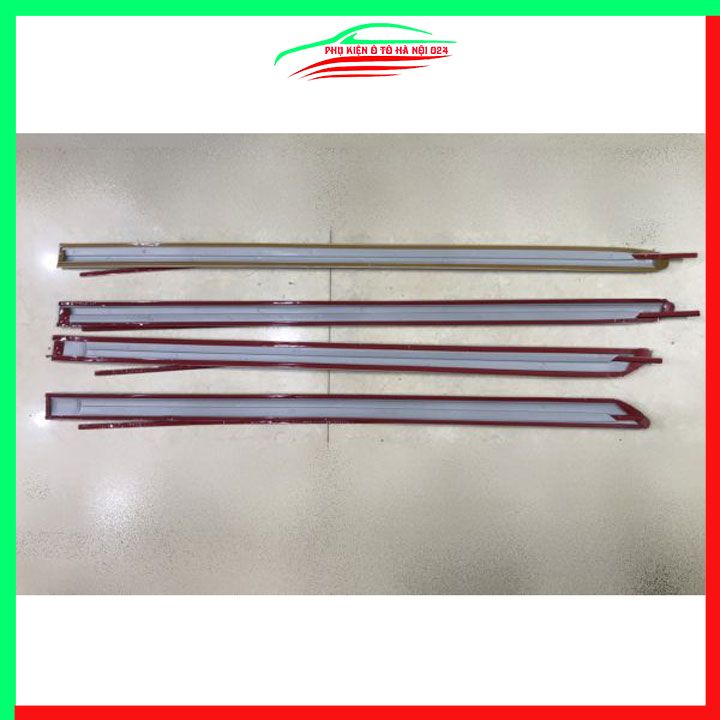 Bộ ốp nẹp sườn, nẹp hông xe ô tô Veloz 2022-2023 mẫu Inox trang trí bảo vệ cửa xe hơi