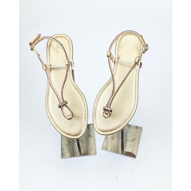 Sandal bệt dây đá xỏ ngón