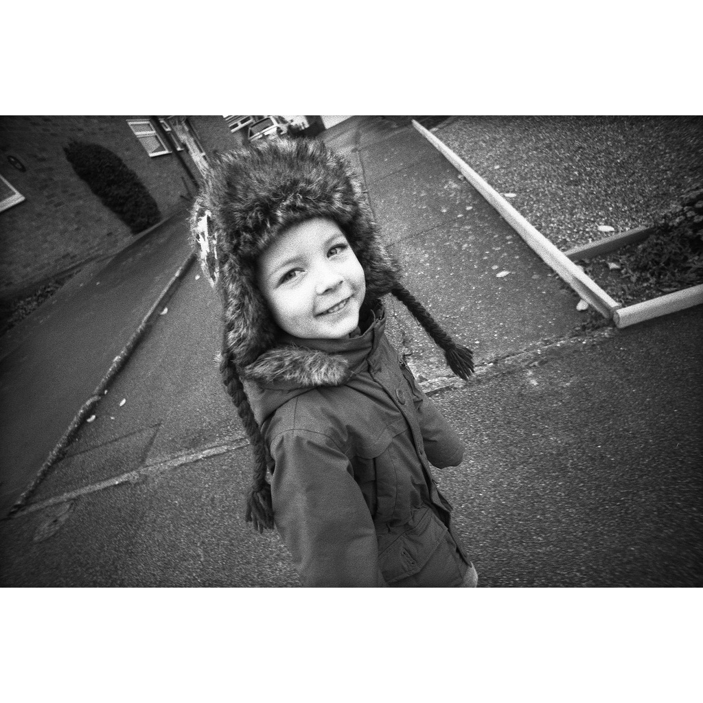 Phim Lomography Lady Grey ISO 400, Đen Trắng B&W, 135/35mm x 36 Kiểu, In Date Cho Máy Chụp Ảnh Film - LIIQ Flash