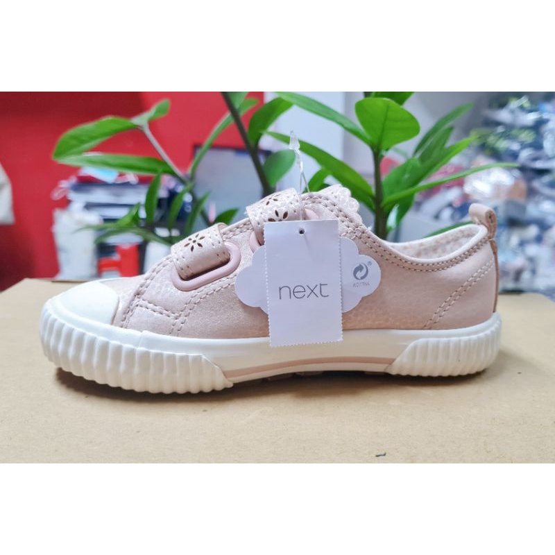 Giày Next trắng và hồng nude quai dập hoa cho bé gái