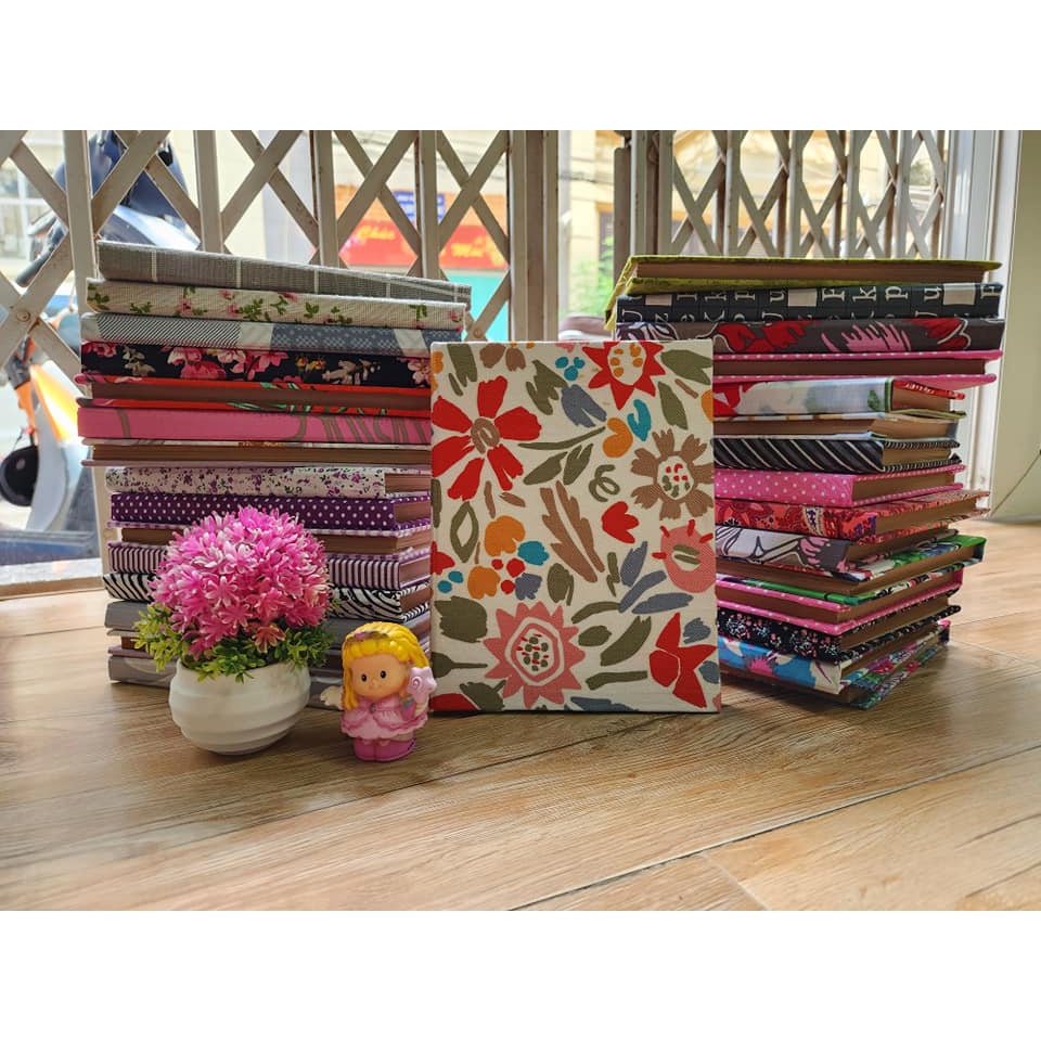 Sổ 15 x 10 cm (Trung Tâm nghiên cứu quyền trẻ em - Hà Nội) Do các bé ở nhóm người yếu thế làm