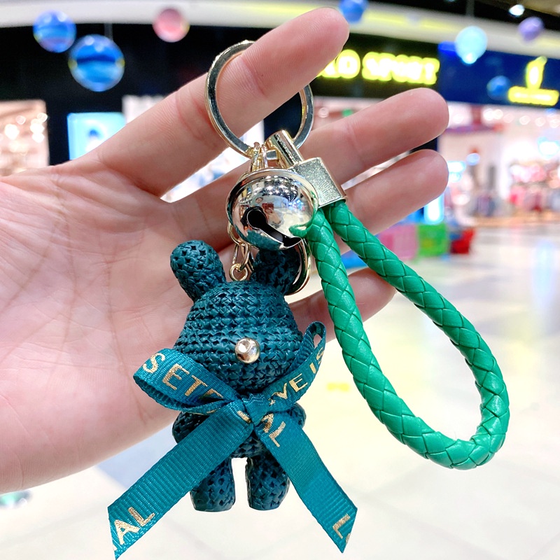 Móc khóa nhựa resin hình con thỏ màu xanh lá phối len hoạt hình, bearbrick dễ thương, làm quà cho bạn gái sáng tạo