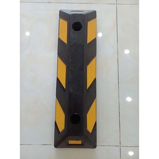 Cục chặn bánh xe ô tô cao su