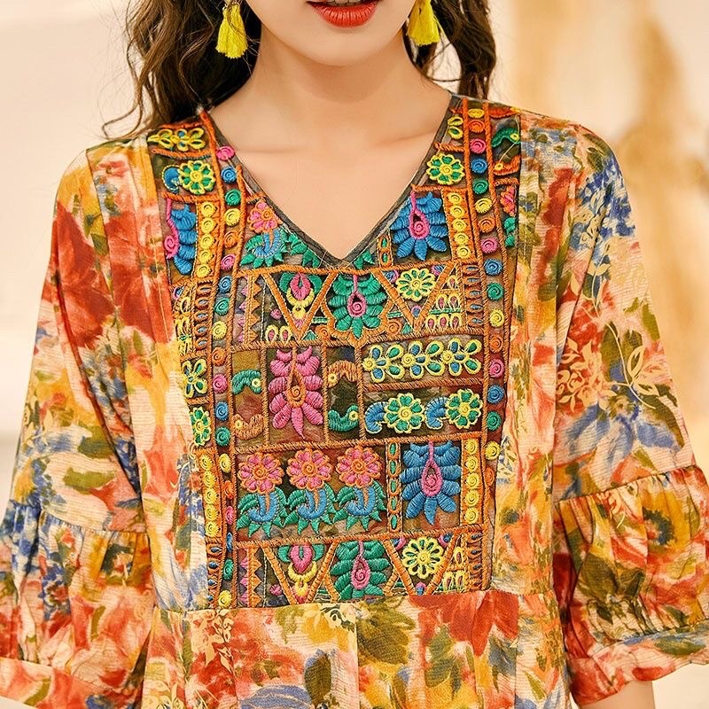Váy thêu hoạ tiết thổ cẩm vàng phong cách vintage ( order)