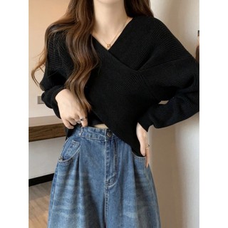 Áo len dệt kim cổ chữ V