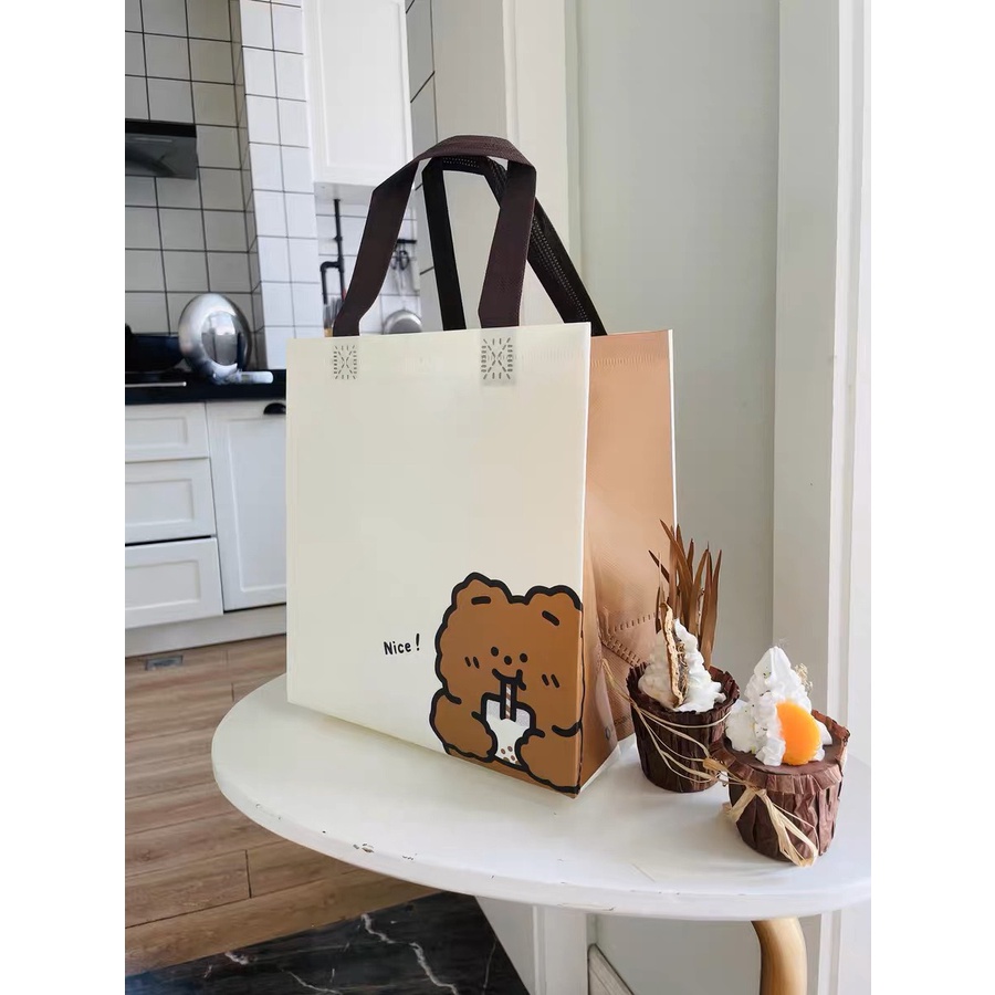 Túi tote, túi vải không dệt in hình chú gấu dễ thương dùng làm quà tặng Nhà của Gió