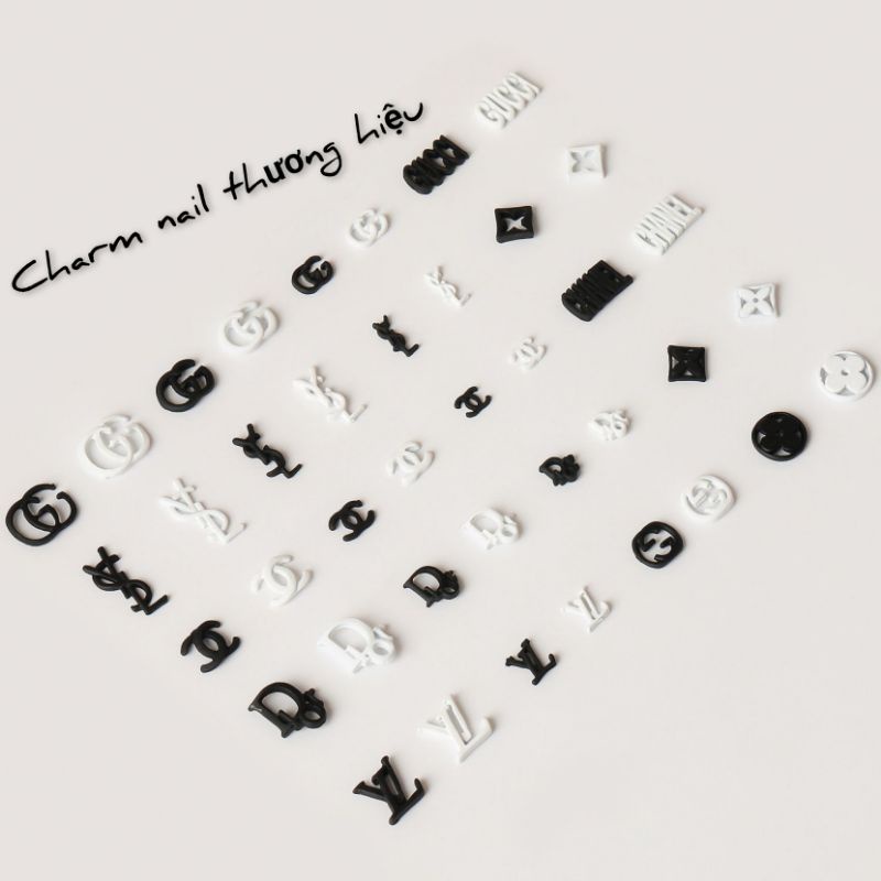 Charm nail trắng đen trang trí móng