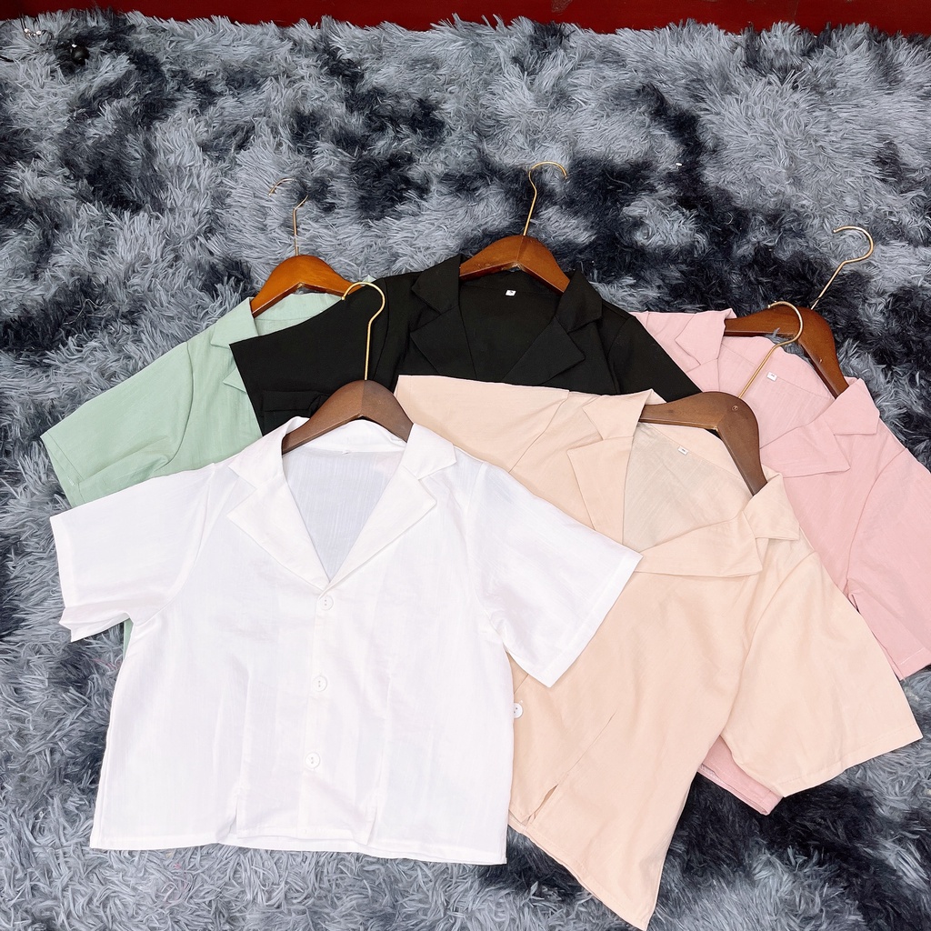 Áo sơ mi nữ cộc tay cổ vest kiểu croptop dáng suông phối 3 khuy to cute