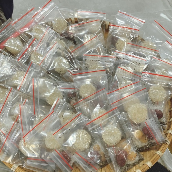 Yến Sào Baby Mix Sẵn của Thương hiệu Ngự Cung Yến - Gói 1 g yến kèm táo đỏ