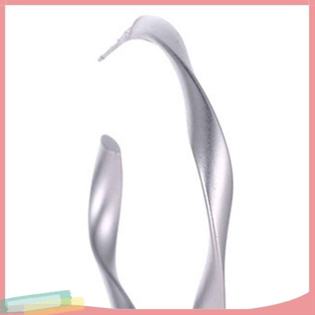 Khuyên tai dạng tròn phong cách thời trang cho phái nữ