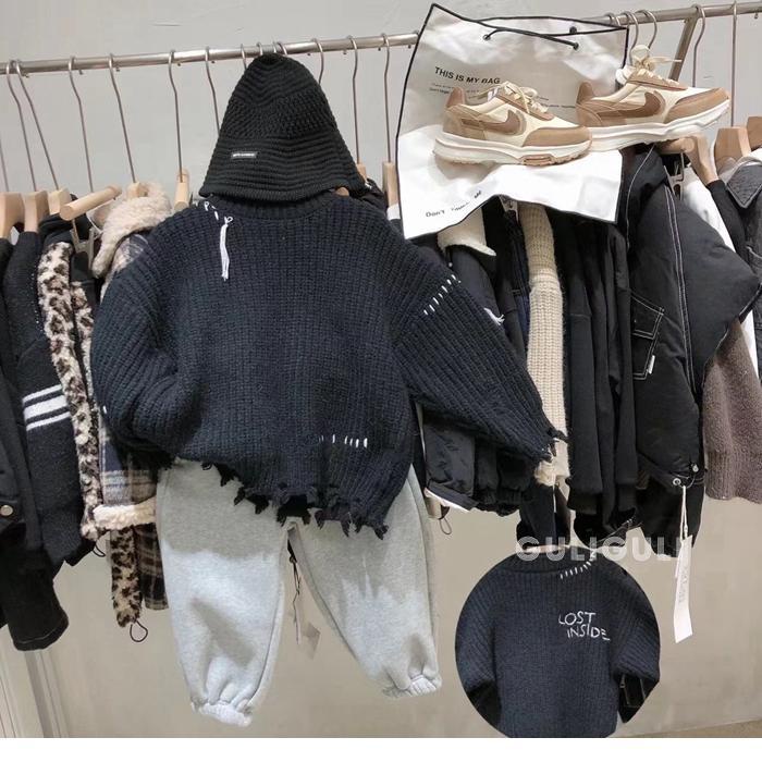 Áo Sweater Đen Thiết Kế Rách Thời Trang Thu Đông Phong Cách Hàn Quốc Cho Bé Trai