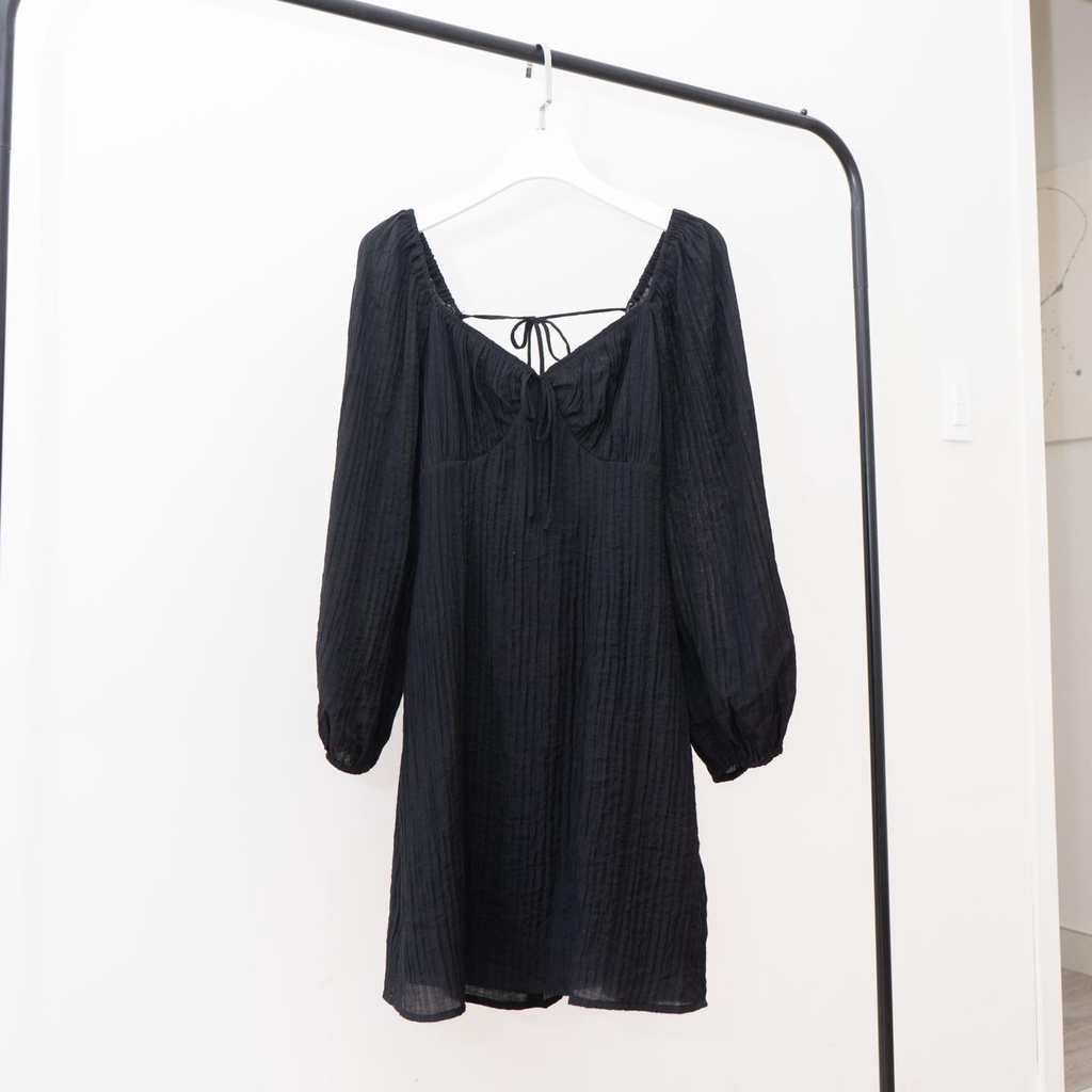 Đầm nữ hở lưng 2 lớp tay dài thắt dây sau thời trang GAGO màu đen GG4183