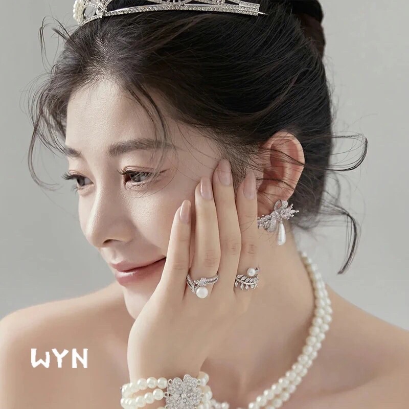 Vương miện cô dâu đính hạt nhẹ nhàng phong cách hàn