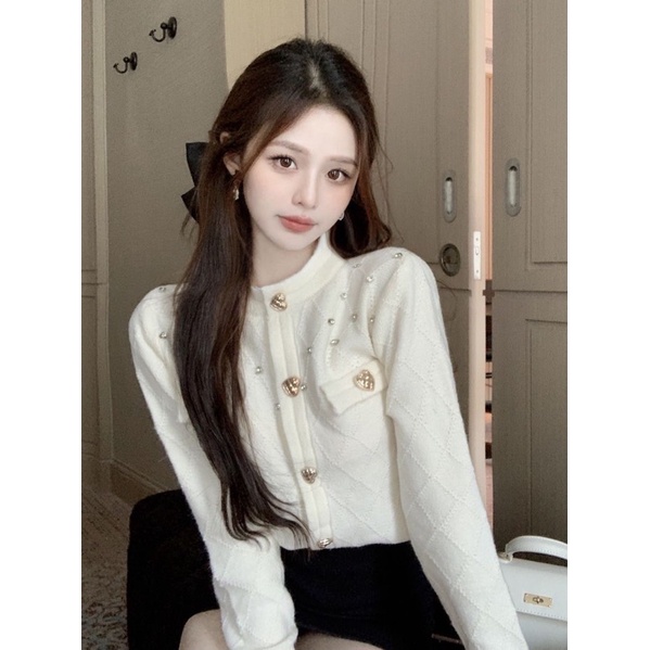 Áo len dáng điệu sang chảnh màu be