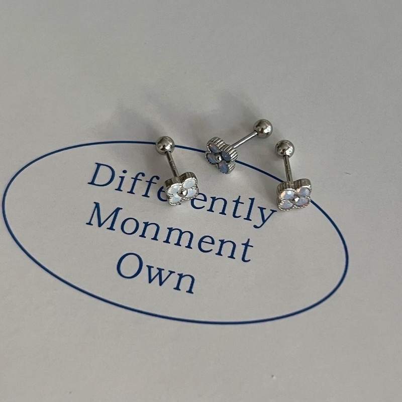 𝐯𝐞𝐥𝐯𝐞𝐭𝐩𝐢𝐧𝐤.𝐚𝐜𝐜🇰🇷 | Khuyên tai chốt bi vặn “Clover”