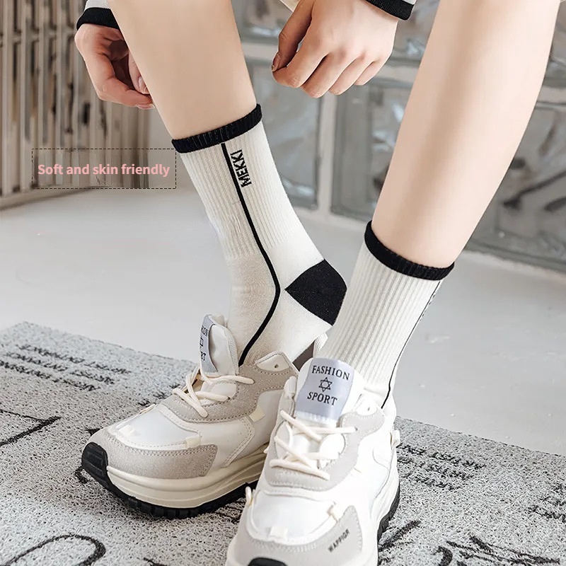 Vớ Cotton Cổ Cao Họa Tiết Sọc Caro Trắng Đen Phong Cách Hàn Quốc Cho Nữ jp5