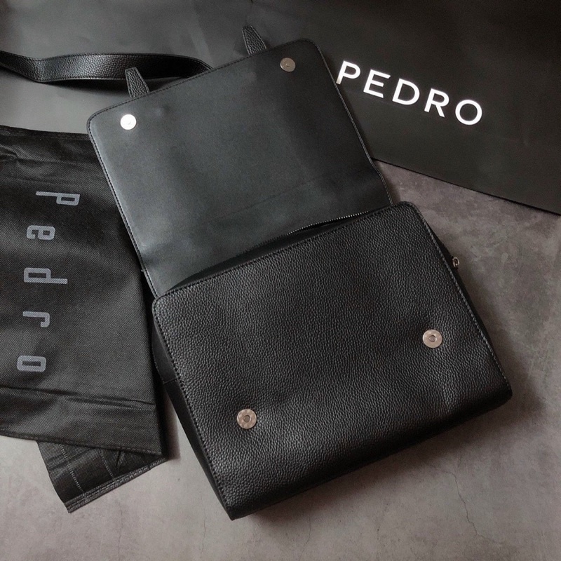 Cặp nam Pedro công sở lịch lãm