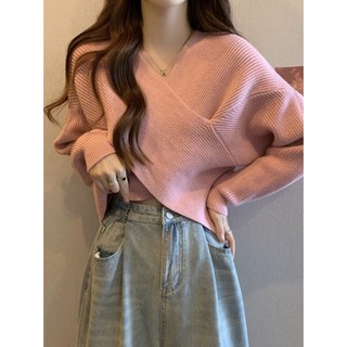 Áo len dệt kim cổ chữ V