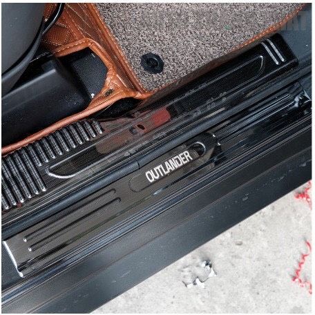 OUTLANDER- Ốp Bậc Cửa, Nẹp Bước Chân Mitsubishi Outlander 2019-2022 Mẫu Titan Cao Cấp Đủ Bộ 8 Chi Ti