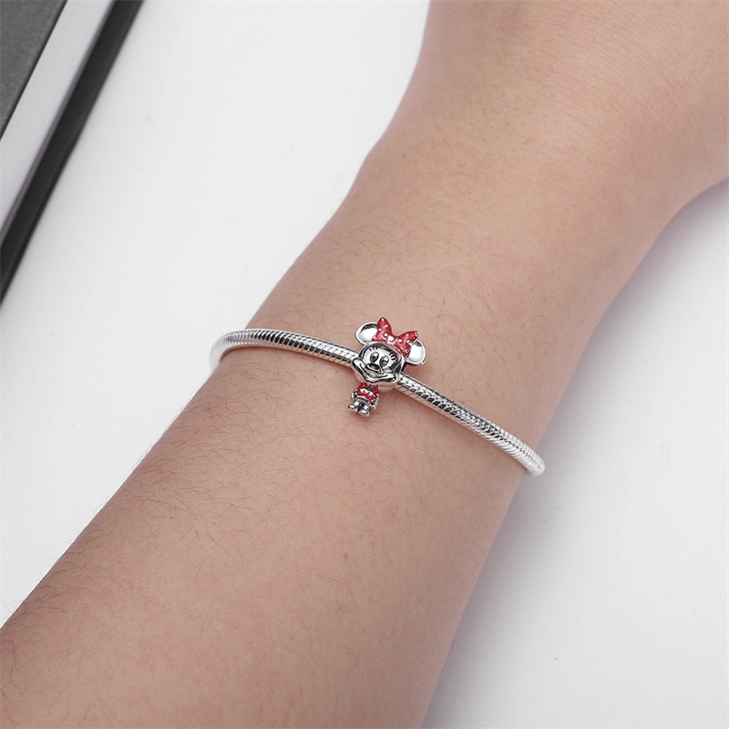 Vòng Tay Chuỗi Hạt Màu Đỏ Thiết Kế Mặt Hình Mickey Minnie Dễ Thương