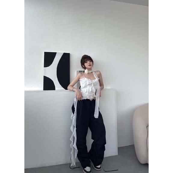 LadyQueen- Áo tua rua vạt xéo kèm bông buộc cổ- Lily Top | BigBuy360 - bigbuy360.vn