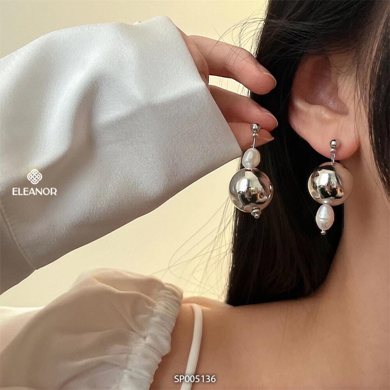 Bông tai nữ Eleanor Accessories bất đối xứng gắn ngọc nhân tạo phối bi phụ kiện trang sức độc đáo