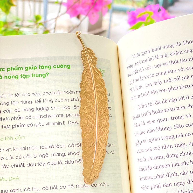 Bookmark Đánh Dấu Trang Sách Kim Loại Hình Lông Vũ Màu Vàng Dây Treo Vỏ Sò Dễ Thương
