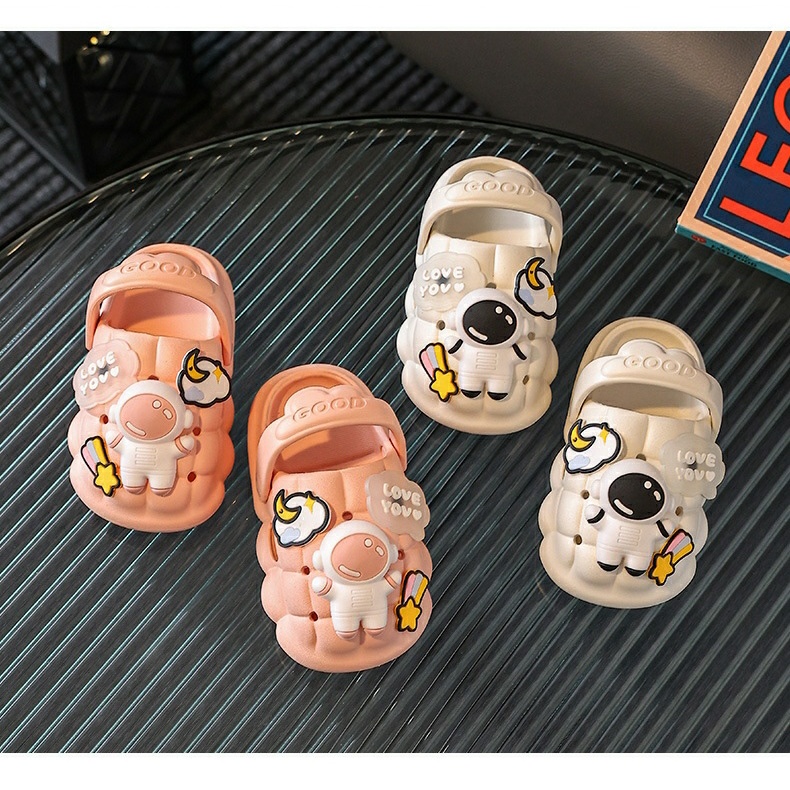 Dép sục CROSS dành cho bé trai, bé gái họa tiết PHI HÀNH GIA chống trượt SC07