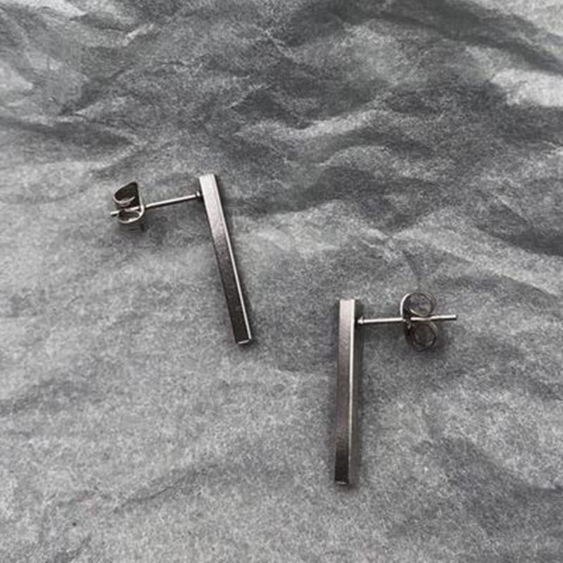 Bông Tai Titan Màu Đen / Bạc Không Gây Dị Ứng Phong Cách Hip Hop Thời Trang Cho Nam Và Nữ