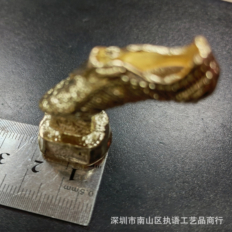 Quạt Mini Bằng Kim Loại Màu Vàng Hình Đôi Giày Thể Thao Bóng Đá Trang Trí