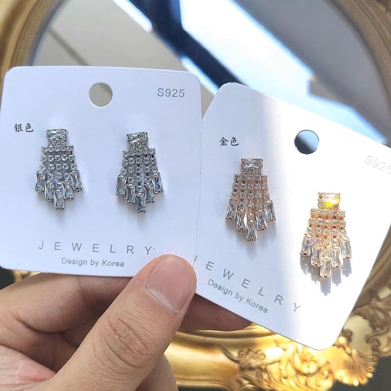 Khuyên tai đá bling bling dự tiệc - Khanturban.vn