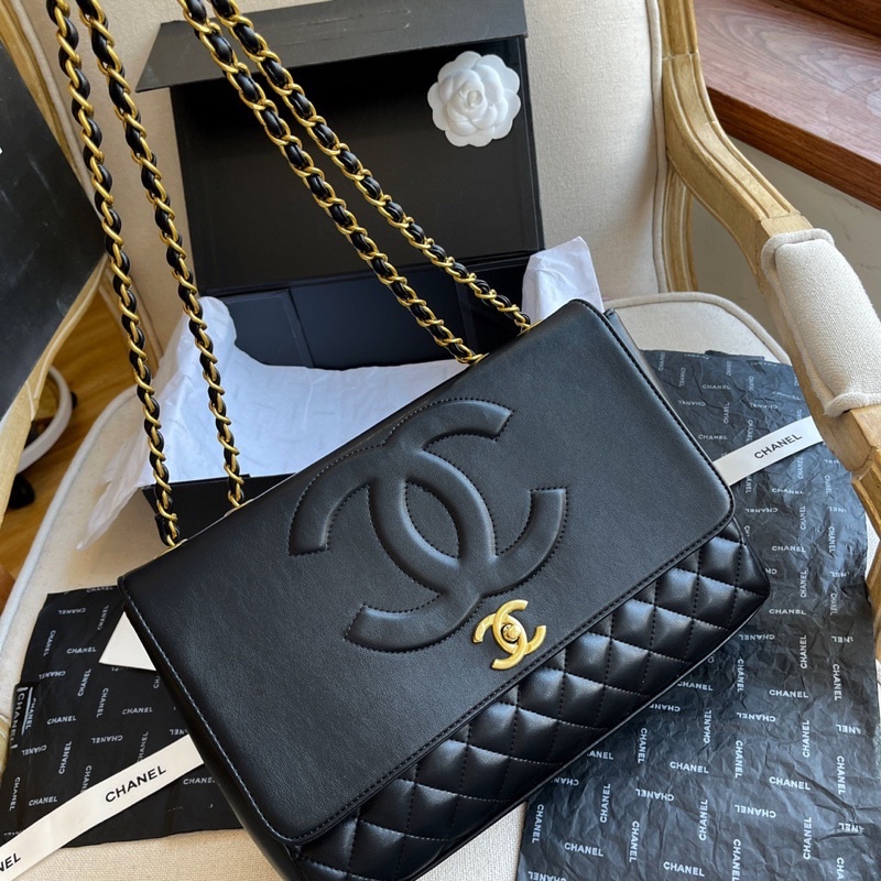 Túi xách công sở da mịn khoá vàng