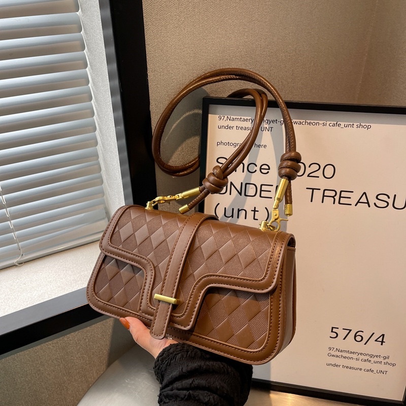 Túi xách nữ đeo vai đeo chéo da chần trám form basic đứng đẹp H44