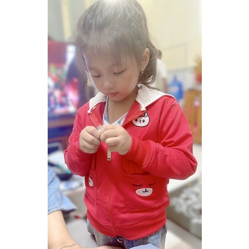 9-40kg .ÁO khoác trẻ em, áo khoác bé gái thêu hình gấu siêu dễ thương chất liệu da cá tici 4 chiều loại 1