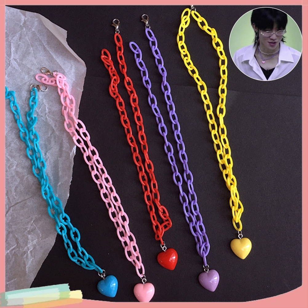 Vòng cổ acrylic mặt trái tim màu kẹo
