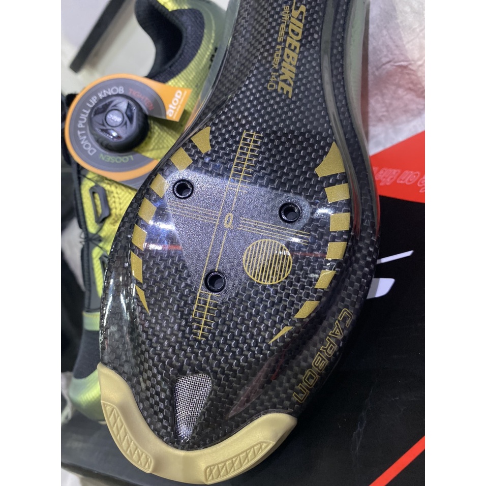 Giày can xe đap dòng Road đế Carbon khóa vặn SV-08 màu vàng Gold