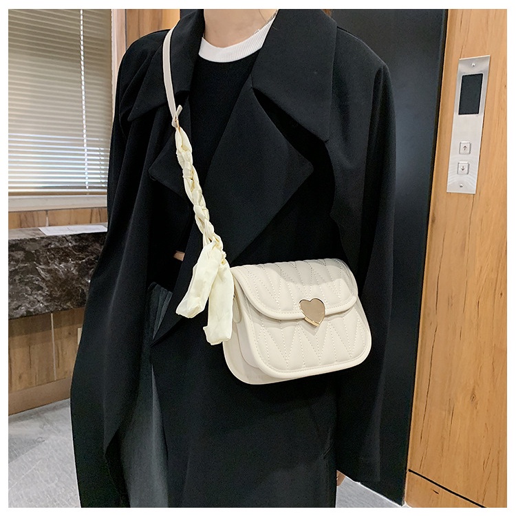 Túi xách nữ khóa trái tim dây đeo thắt nơ trẻ trung siêu xinh