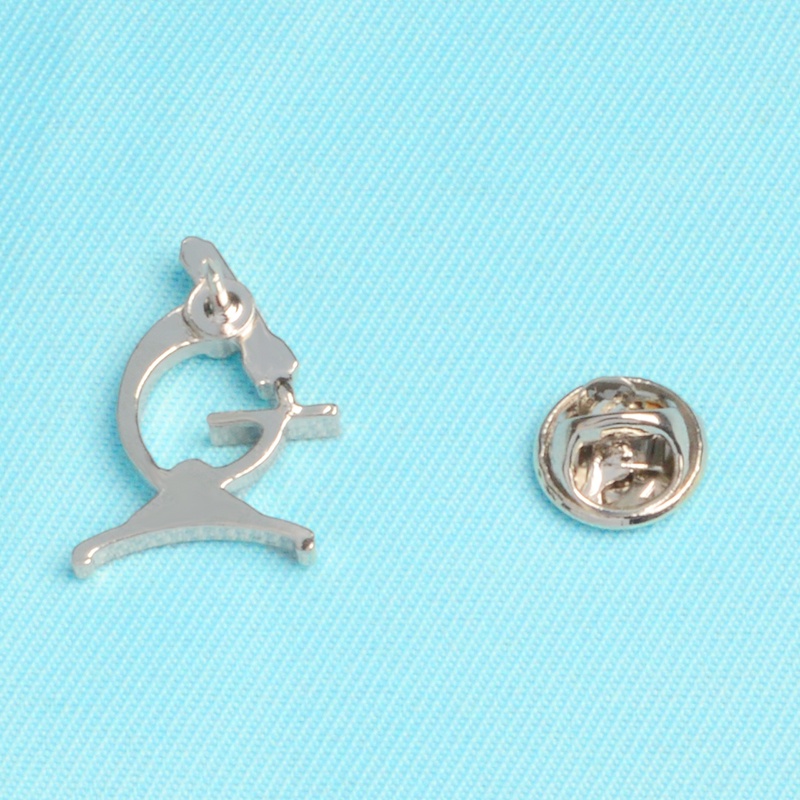 Trâm Cài Áo Hình Kính Hiển Vi Sáng Tạo