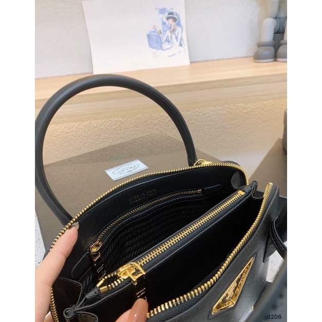 Túi prada hến s25