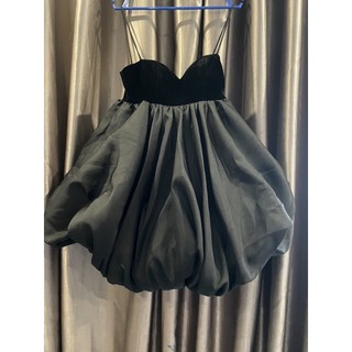 Váy thiết kế size M newtag , thanh lý