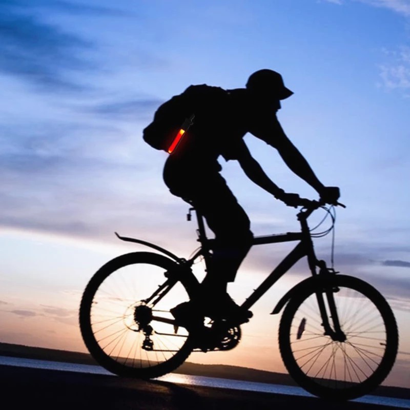 Ba Lô Có Đèn LED 3 Chế Độ Kèm Móc Tiện Dụng Cho Xe Đạp Leo Núi