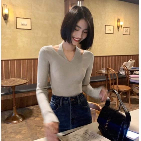 QKOOLE  Áo croptop Dệt Kim Màu Đen Cổ Chữ V Phong Cách Thời Trang Hàn Quốc Cho Nữ