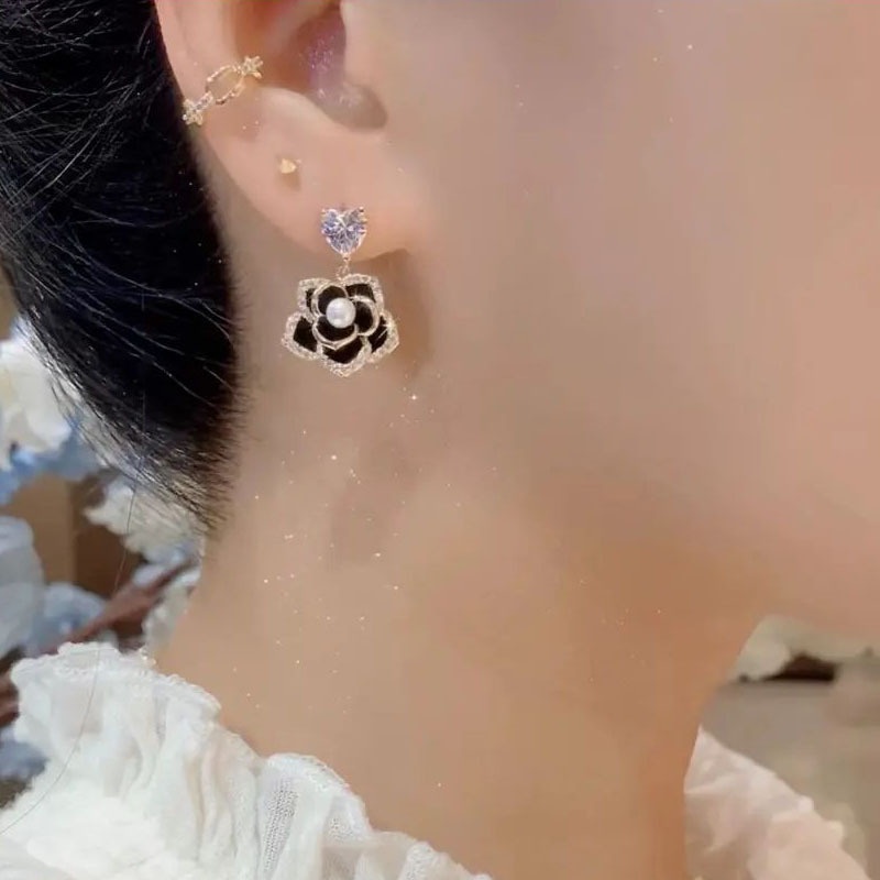 Bông Tai Hình Hoa Trà Đen Đính Ngọc Trai Giả Cao Cấp Thời Trang 2022