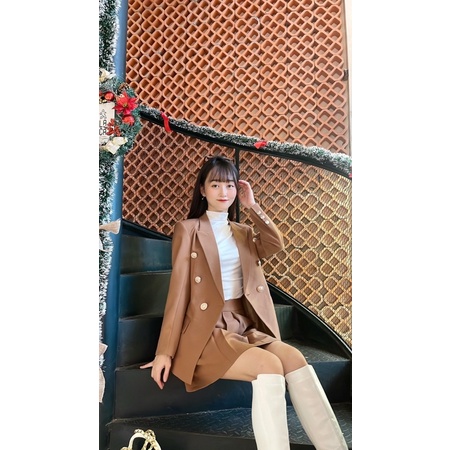 Áo blazer chéo gấu 6 cúc đồng